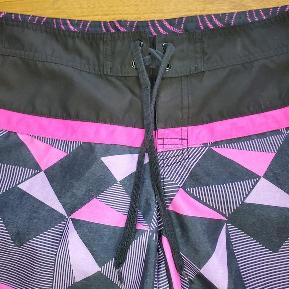 Billabong Shorts - Picture 3 of 12